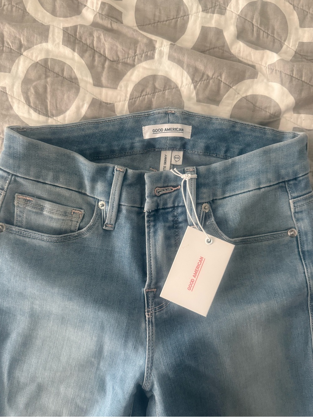 Good American Petite Light Blue Jeans Straight. Size 0/25